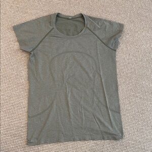 Women's Gray Short Sleeve Top